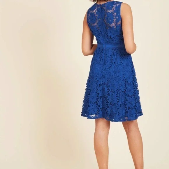 NEW WITH TAGS Sz 16 Adrianna Papell Blue Floral Lace Dress NEW WITH TAGS Sz 16 Adrianna Papell Blue Floral Lace Dress